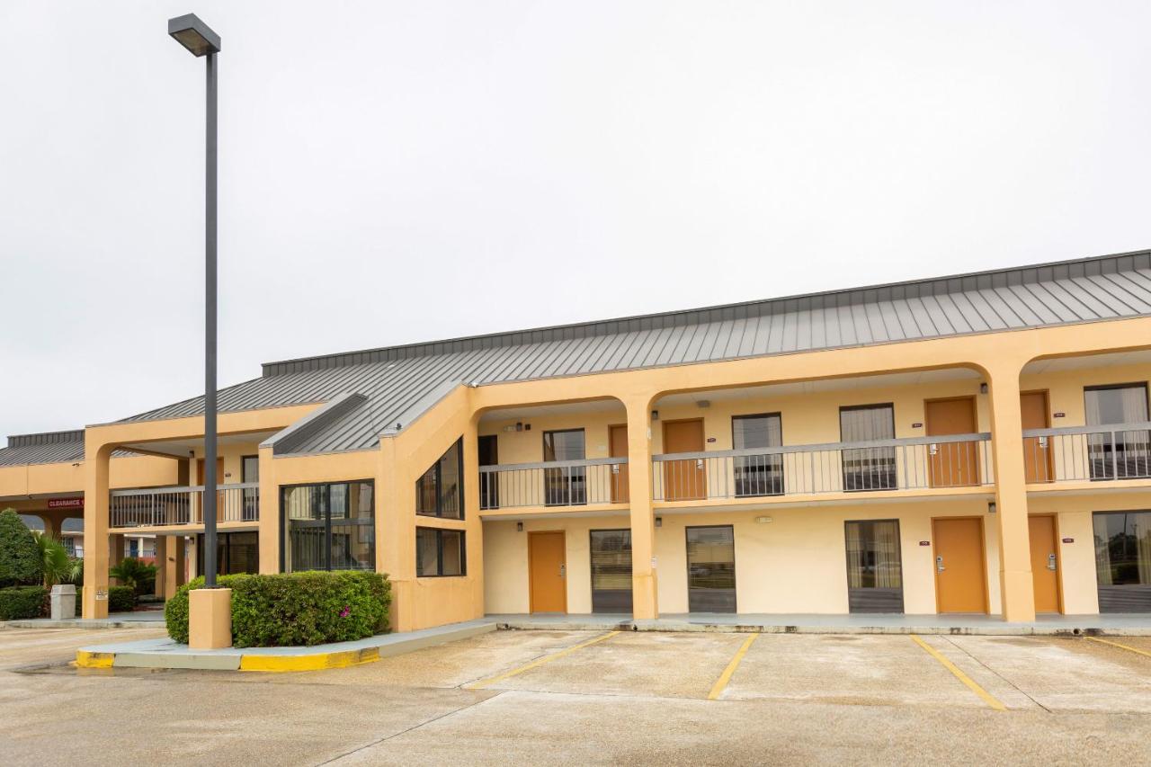 Oyo Mid Baton Rouge