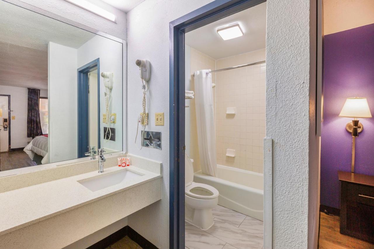 Oyo Mid Hotel Baton Rouge
