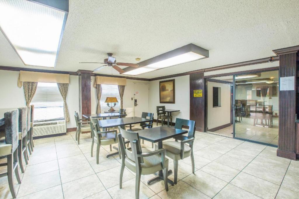 Oyo Mid Hotel Baton Rouge