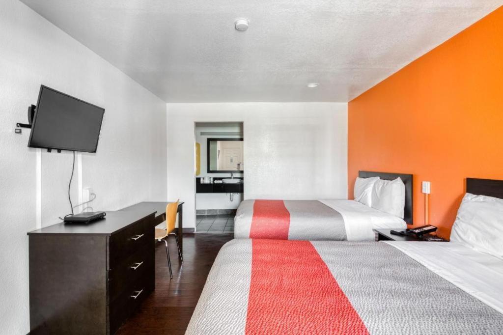 Oyo Mid Hotel 2*