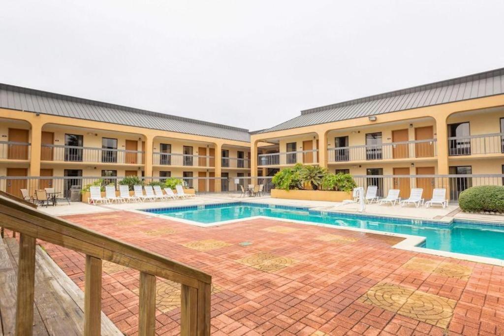 Oyo Mid Hotel