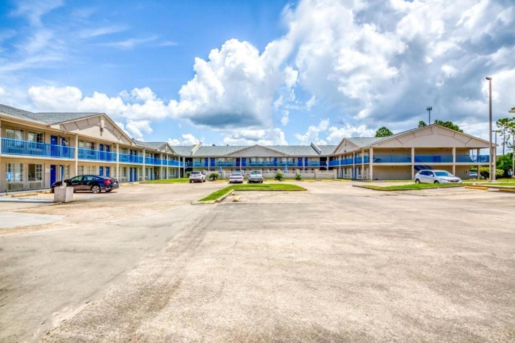 Oyo Mid Hotel