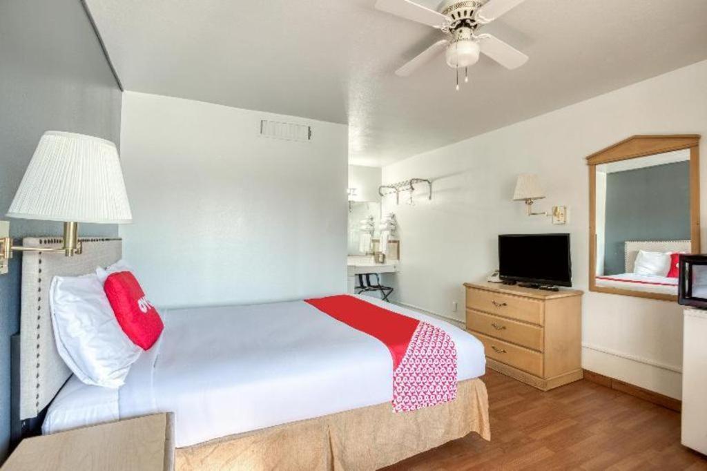 Oyo Mid Baton Rouge